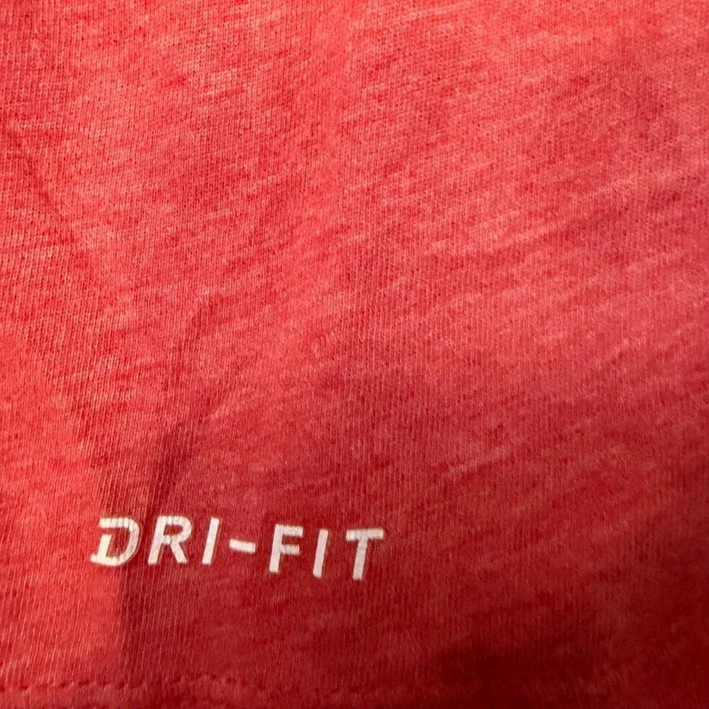 Nike Dri-FIT Mens Red Heather Silver Swoosh Logo Graphic T-Shirt Medium